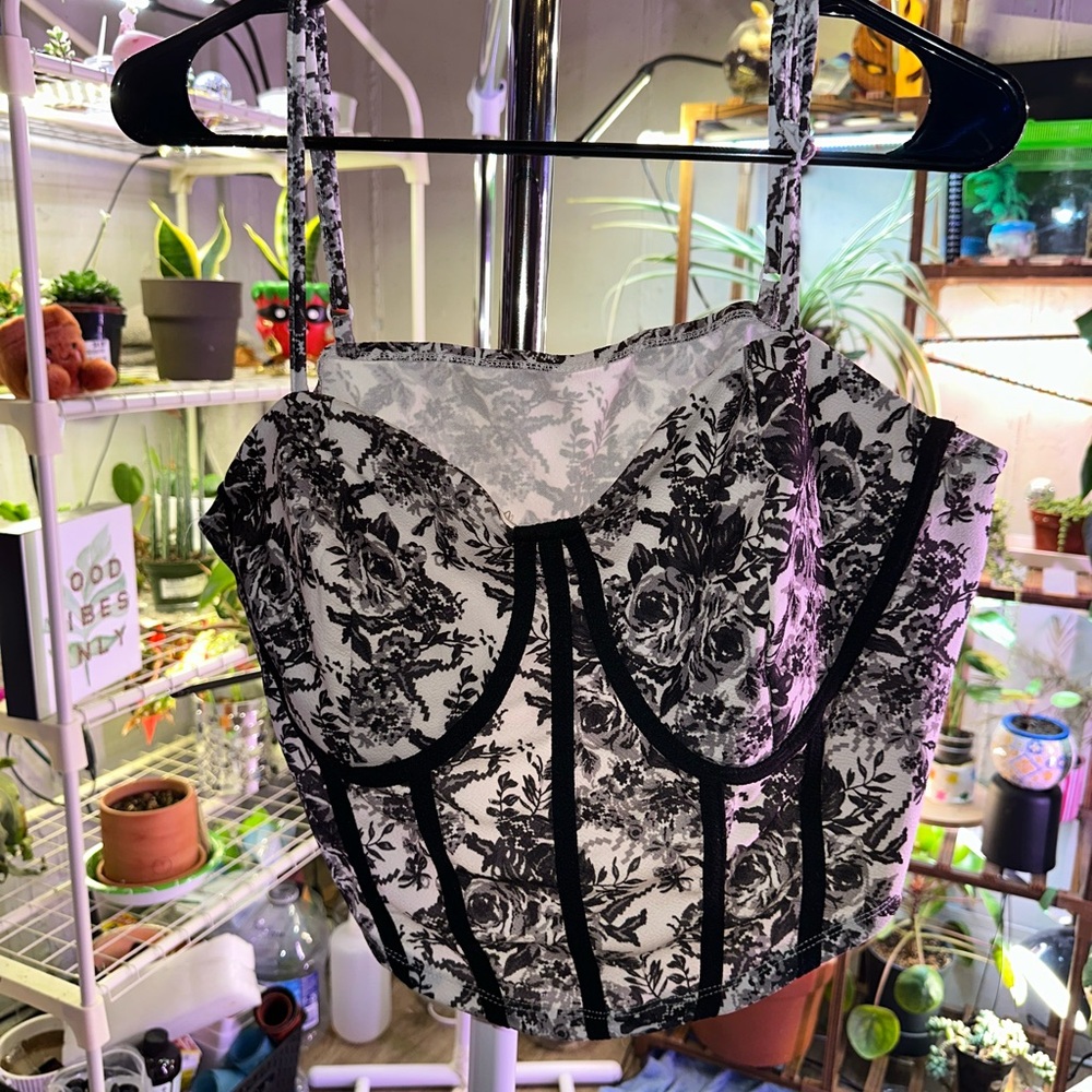 women’s crop top